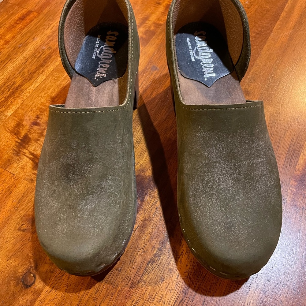 Sandgren Forest Green Leather Clogs